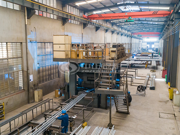 中正鍋爐的膜式水冷壁自動(dòng)焊接站